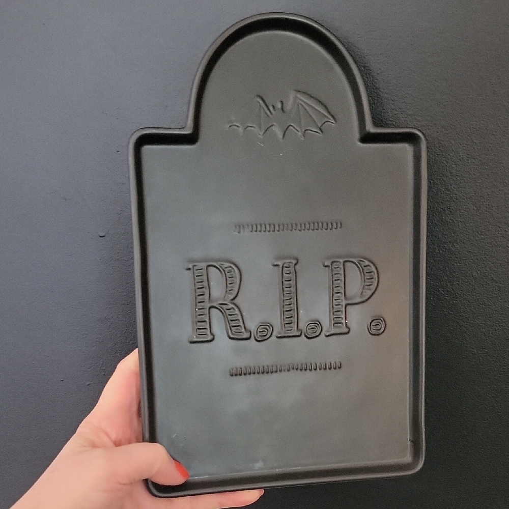 Threshold R.I.P. Stonewear Platter Halloween